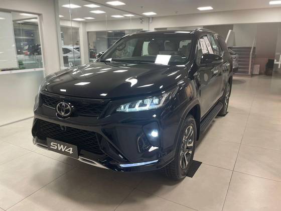 TOYOTA HILUX SW4 2.8 D-4D TURBO DIESEL DIAMOND 7L 4X4 AUTOMÁTICO
